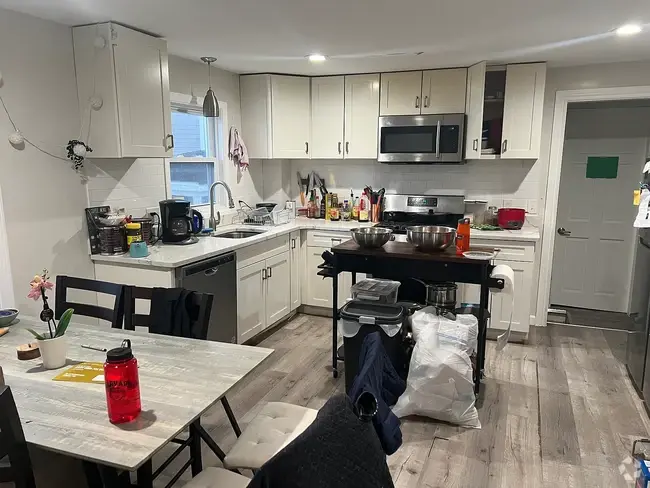 Building Photo - 73 Thorndike St Rental
