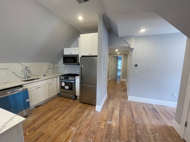 Building Photo - 158 Morrison Ave