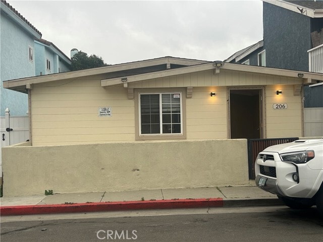 Building Photo - 206 Fern St