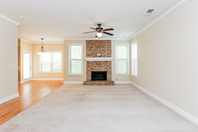 Photo - 634 Royal Crest Ct