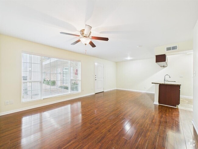 Building Photo - 5333 Richmond Ave. Unit 13 Rental