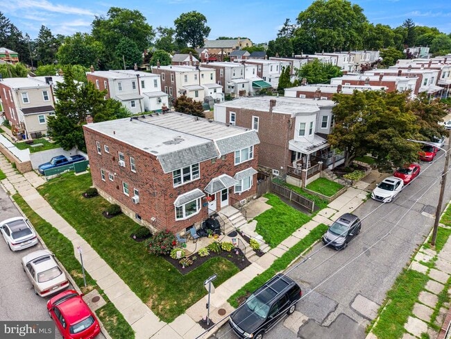 Building Photo - 636 Arthur St