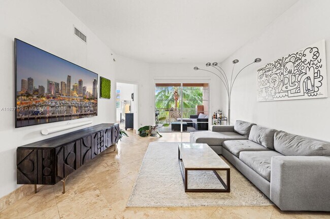 Photo - 100 Meridian Ave Unidad 243 Rental