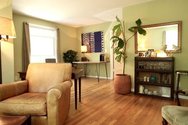 Photo - 337 Beakes St