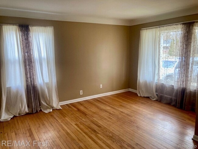 Photo - 23471 Rensselaer St