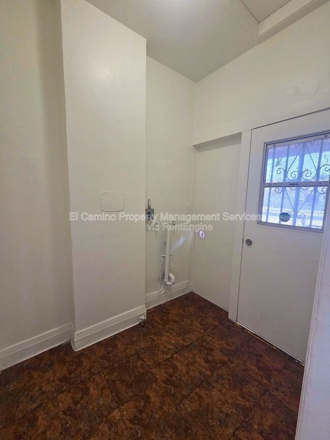 Photo - 336 W 9th St
