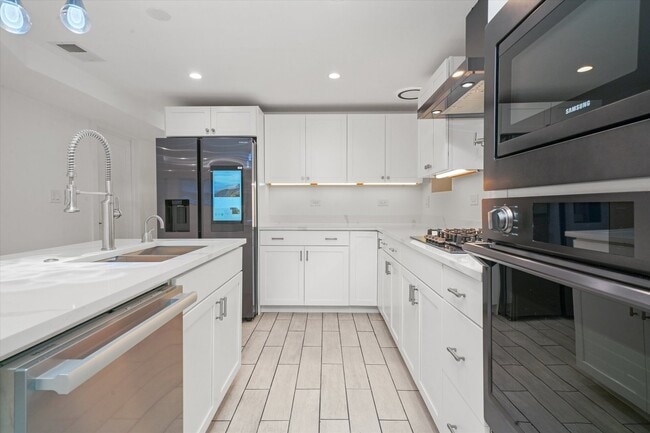 2203 W Giddings St Unit G