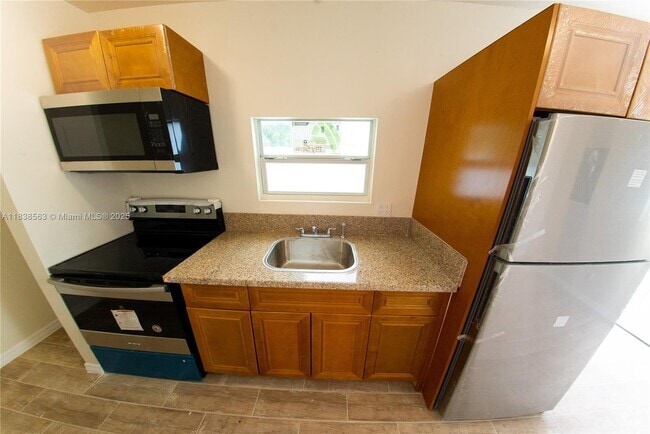 Building Photo - 2940 NW 88th St Unit b Rental