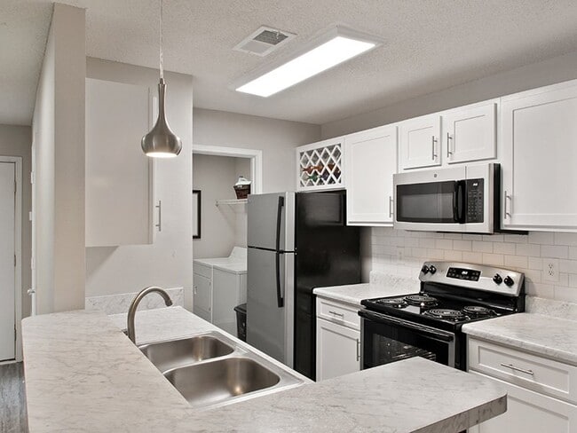Crestview at Oakleigh Apartments