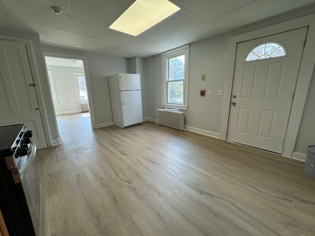 Photo - 1051 Ferry St Unidad 2