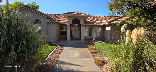 Building Photo - 1569 Tamarisk Dr Rental