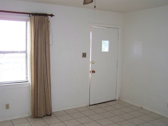 Photo - 321 W Rocalla Ave