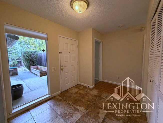 Photo - Beautifully Updated, 3BD/2BA Home in Larchmont Sunriver, off Sunrise Blvd. and Coloma Rd.