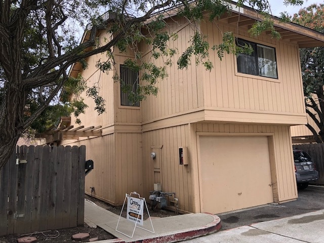 Private walkway - 528 Hathway Ave Condo Unit C