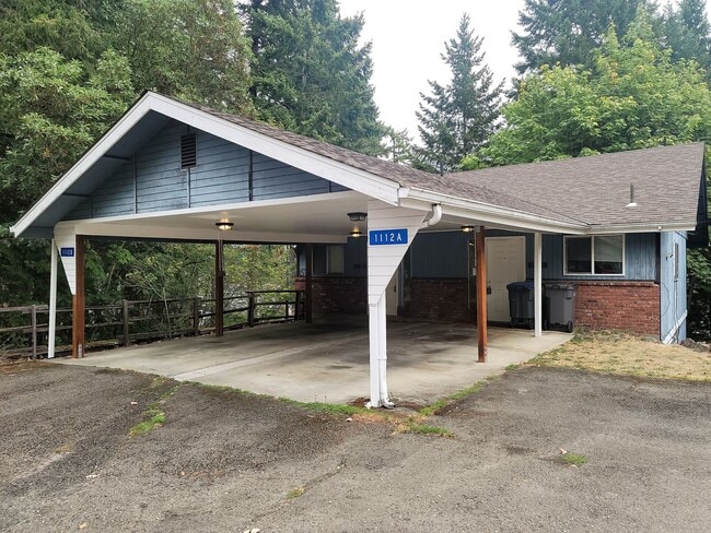 Building Photo - 1112 Shorewood Dr Unit B