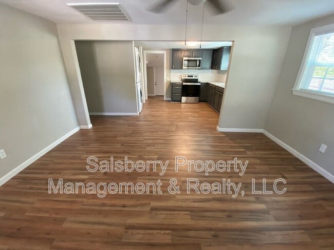 Photo - 1100 SE 9th St