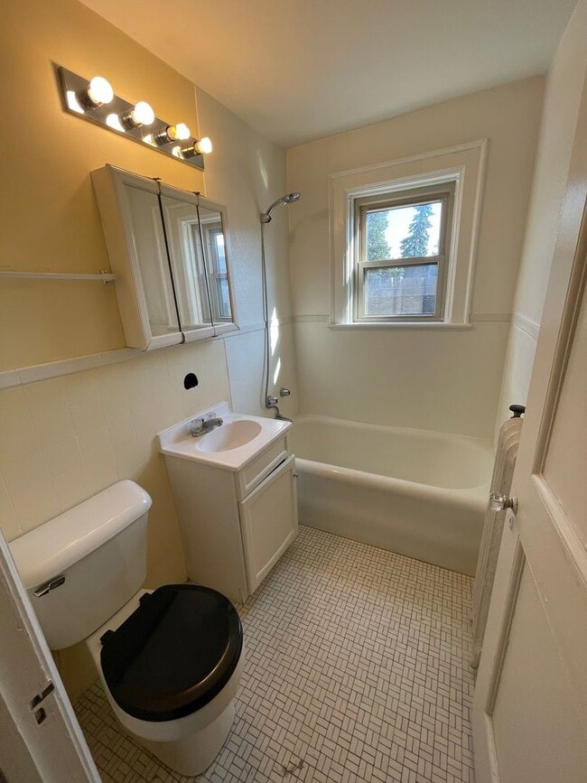 Whitestone Manor Apartments