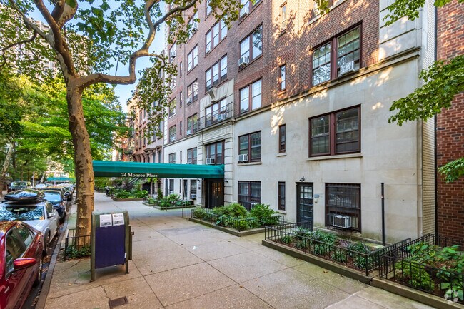 Photo - 24 Monroe Pl
