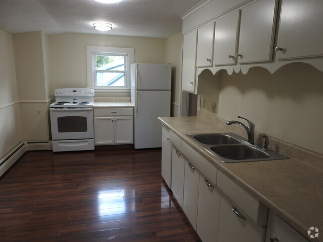 Kitchen - 96 Summer St Unit 2 Rental