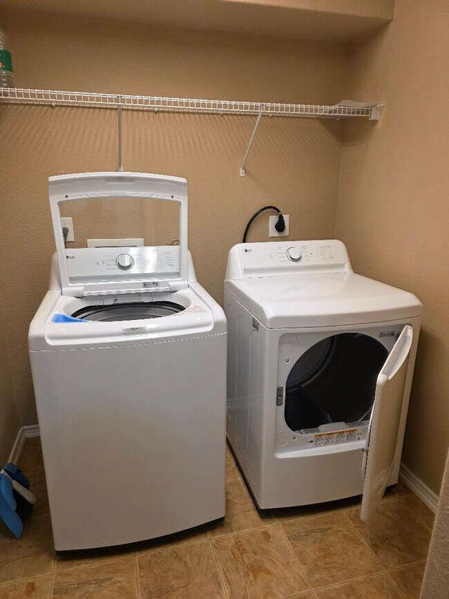 Photo - 528 Starling Creek