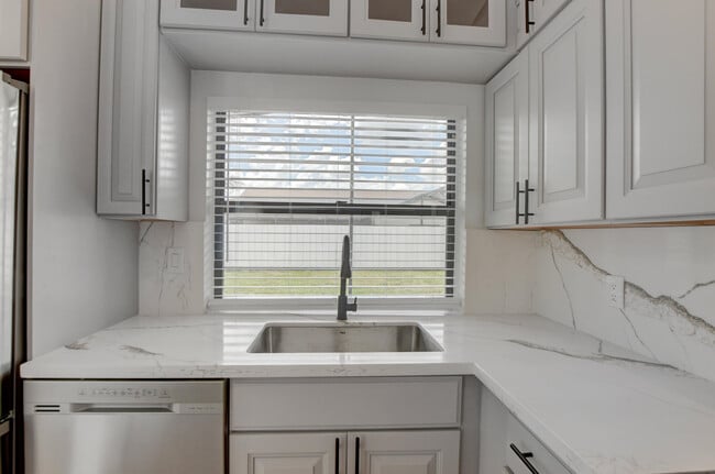 Photo - 20995 Country Creek Dr