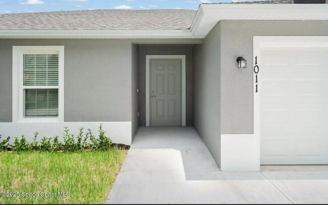 Photo - 1011 Webster Rd SE