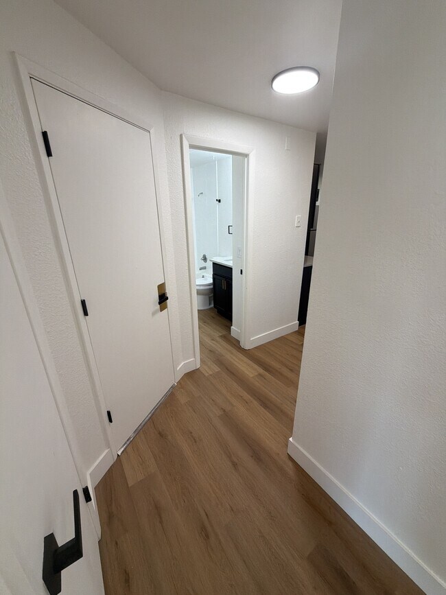 Photo - 250 N 11th Ct