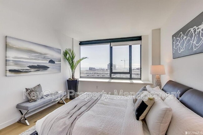 Photo - 260 King St Unit #1215