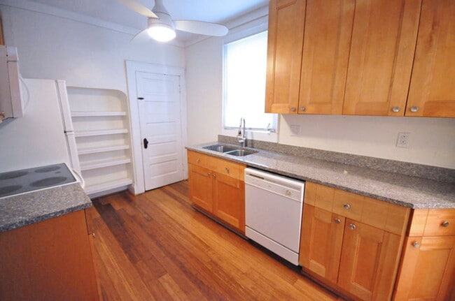Photo - 1504 Hamlet St