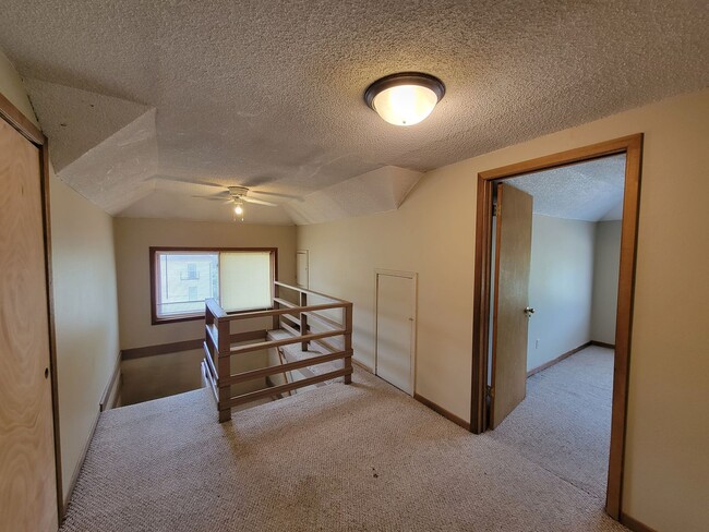 Building Photo - 604 W Seerley Blvd Unit 604-1/2