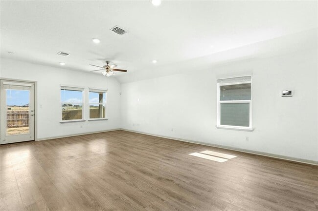 Photo - 203 Sweetwater Crk Ln