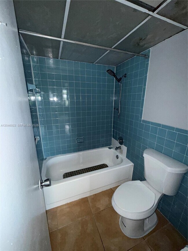 Photo - 6960 Miami Gardens Dr Unidad 2-431A