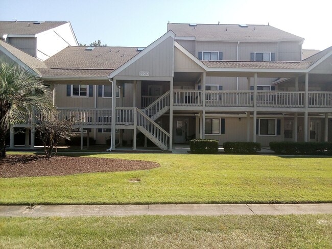 Building Photo - 1920 Bent Grass Dr