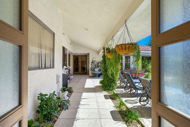 4 Dartmouth Dr