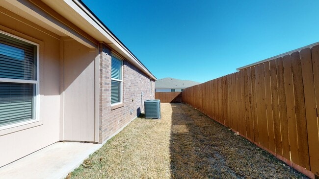 Photo - 2 WEEKS FREE!!!!  NOW ONLY $1395 NO CARPET DUPLEX IN HARKER HEIGHTS!!!!