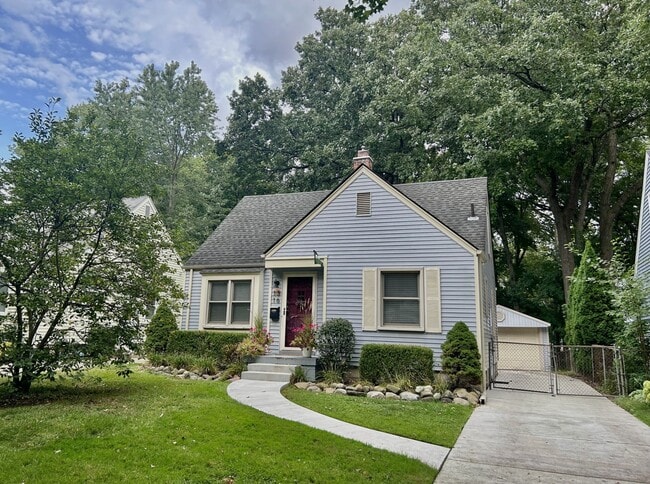 Building Photo - 1316 N Vermont Ave