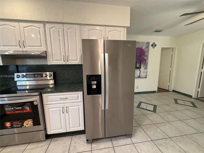 Photo - 1721 NE 48th Ct