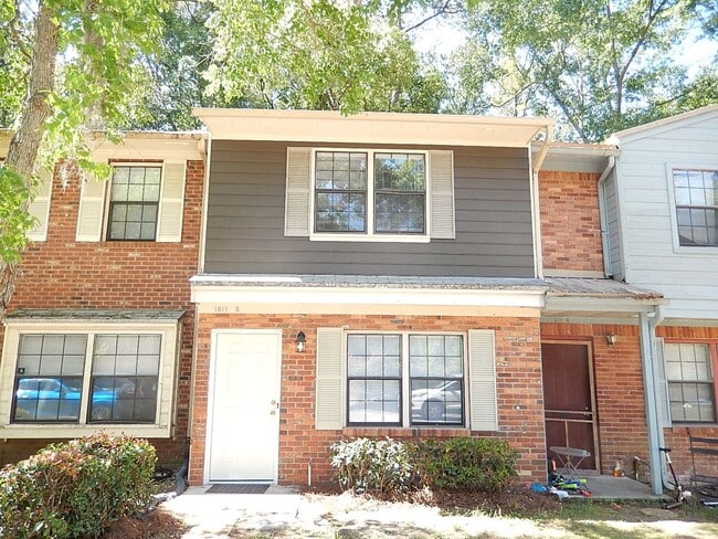 Building Photo - LOVELY 2/1.5 NW Twn w/ Granite Counters, Deck, Fenced Yard, & More! $1275/month Avail August 1st!