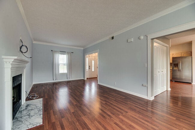 Photo - 1012 Meandering Way