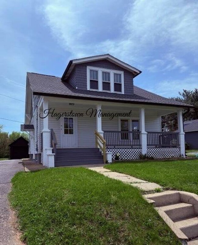 3 BR W Oak Ridge Dr - 3 BR W Oak Ridge Dr House