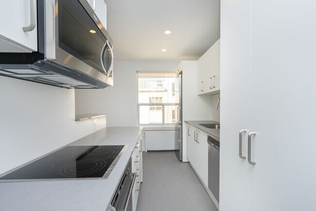 Building Photo - 111 Lawton Blvd Unit 1202