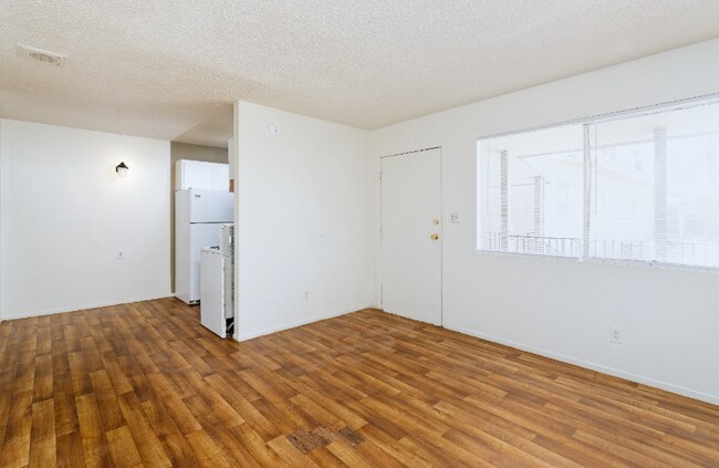 Photo - 535 W Barnard St