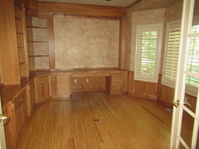Photo - 215 Ellsworth St