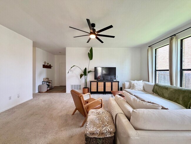 Photo - 206 Briarwood Dr