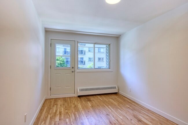 Photo - 760 Rue Galt Unit 203