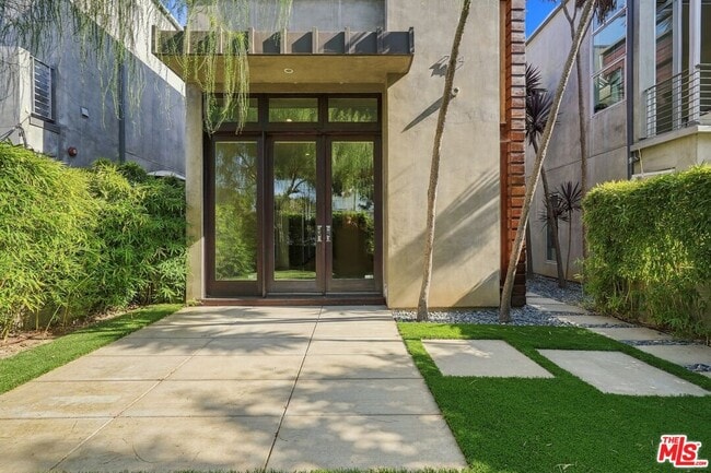 744 Marine St