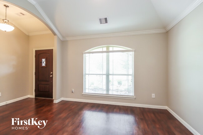 Photo - 3024 Golden Current Ln