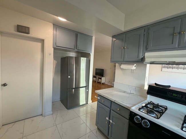 Building Photo - 10760 Woodbine St Unit 1A