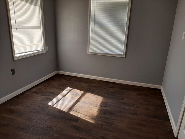 Photo - Recently Renovated Large 3 bedroom 1 bath ...