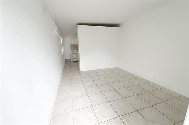 Photo - 1100 NE 12th Ave Unit 9